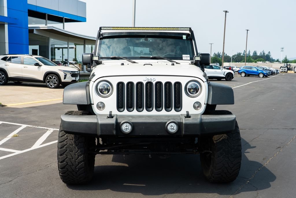 Used 2016 Bright White Clearcoat Jeep Unlimited Rubicon image 7