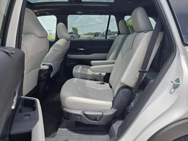 New 2026 Wind Chill Pearl Toyota Hybrid MAX Platinum image 22