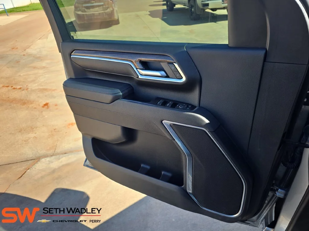 Used 2025 Sterling Gray Metallic Chevrolet LT image 26