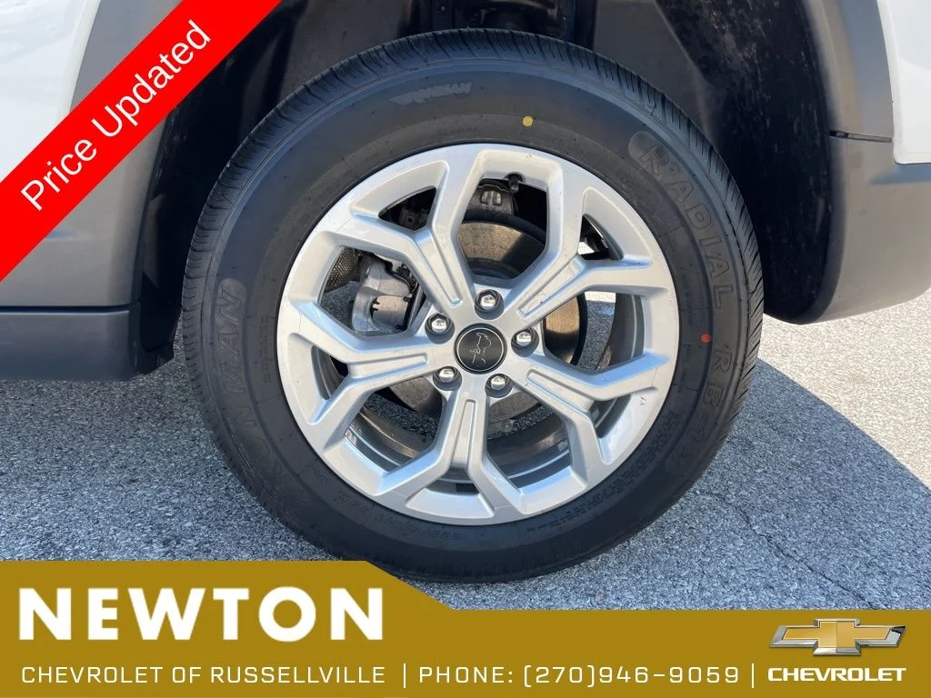 Used 2025 Bright White Clearcoat Jeep Latitude image 52