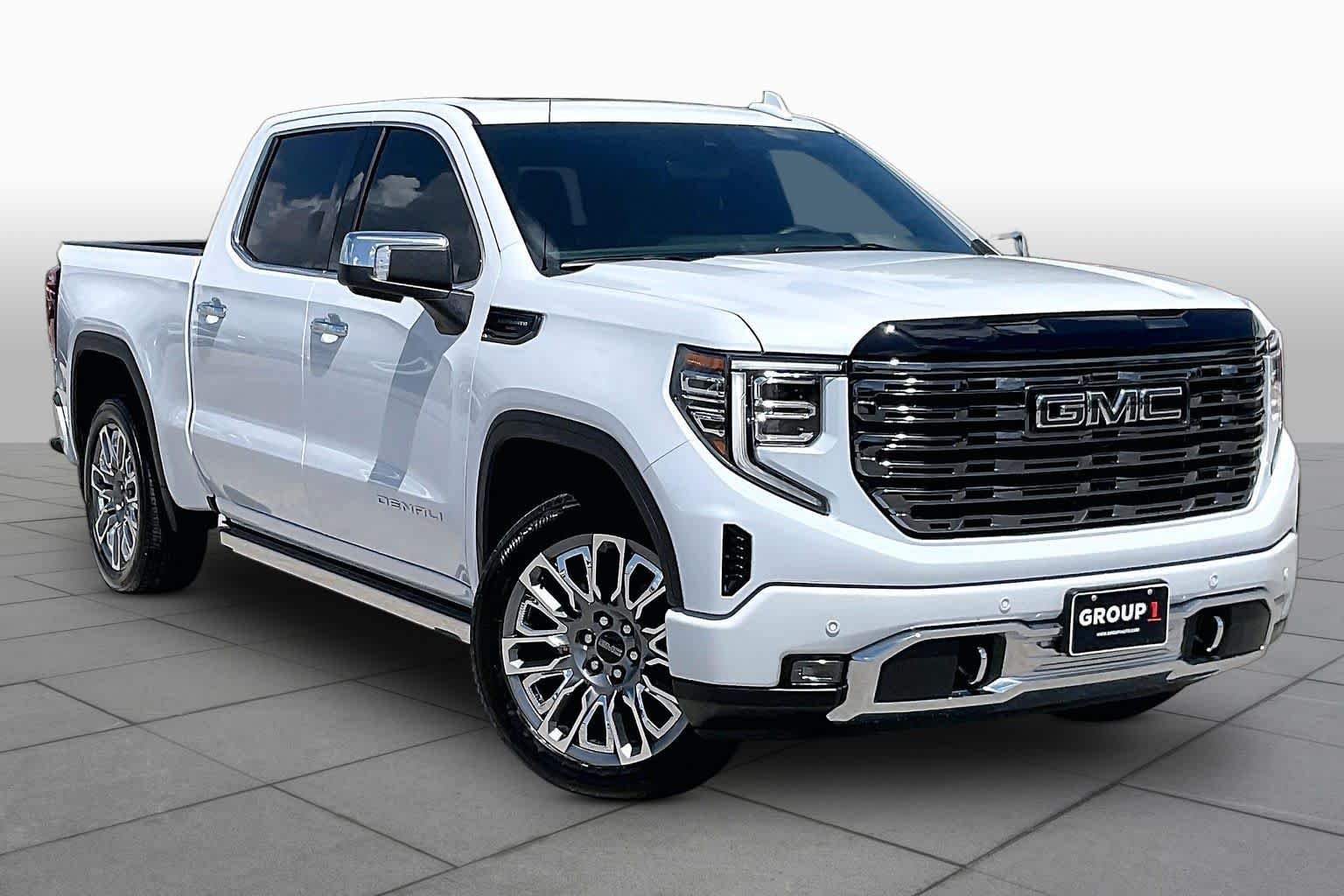 Used 2026 Glacier White Tricoat GMC Denali Ultimate image 3