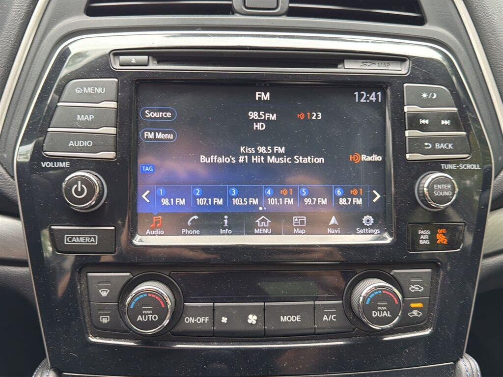 Used 2018 Brilliant Silver Nissan S image 17
