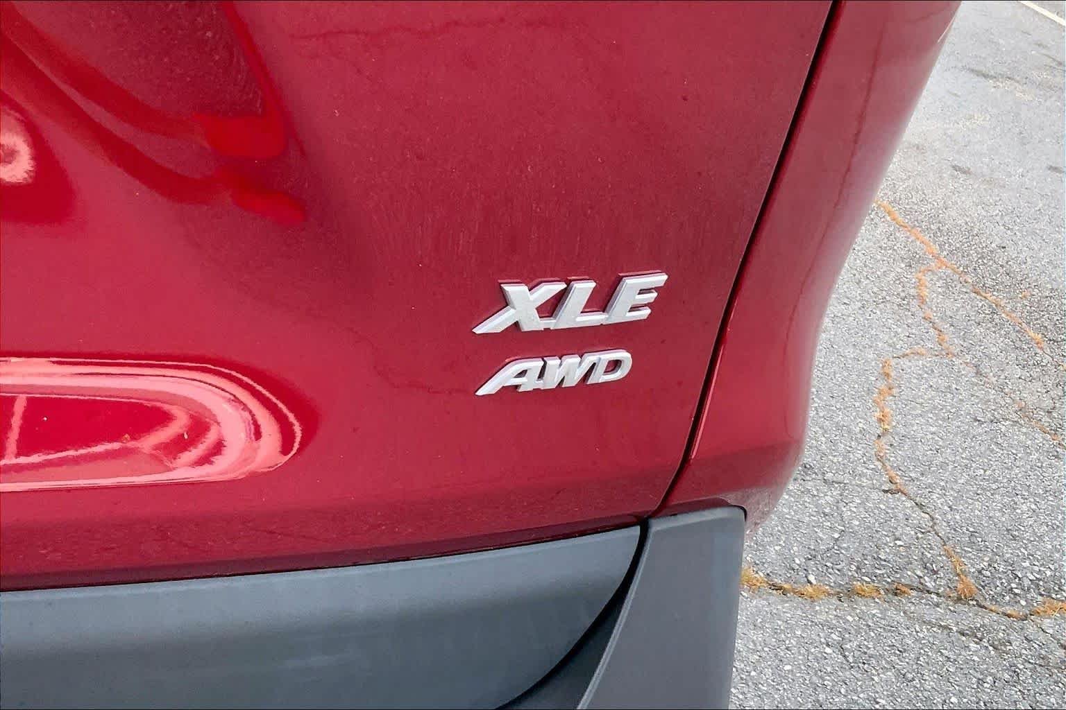 Used 2024 Ruby Flare Pearl Toyota XLE Premium image 10