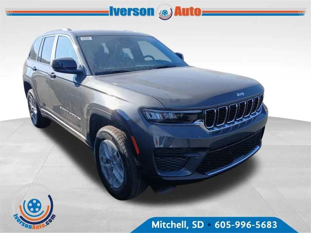 New 2026 Baltic Gray Metallic Clear-Coat Exterior Paint Jeep Laredo X image 29