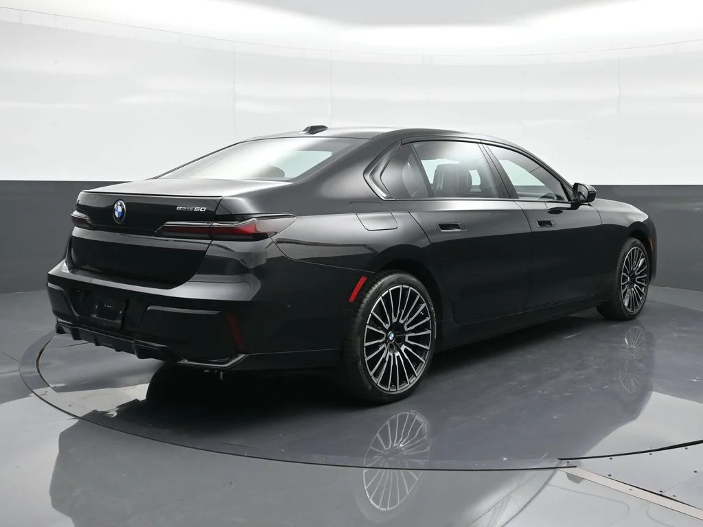 2025 BMW i7 50 - Photo 11