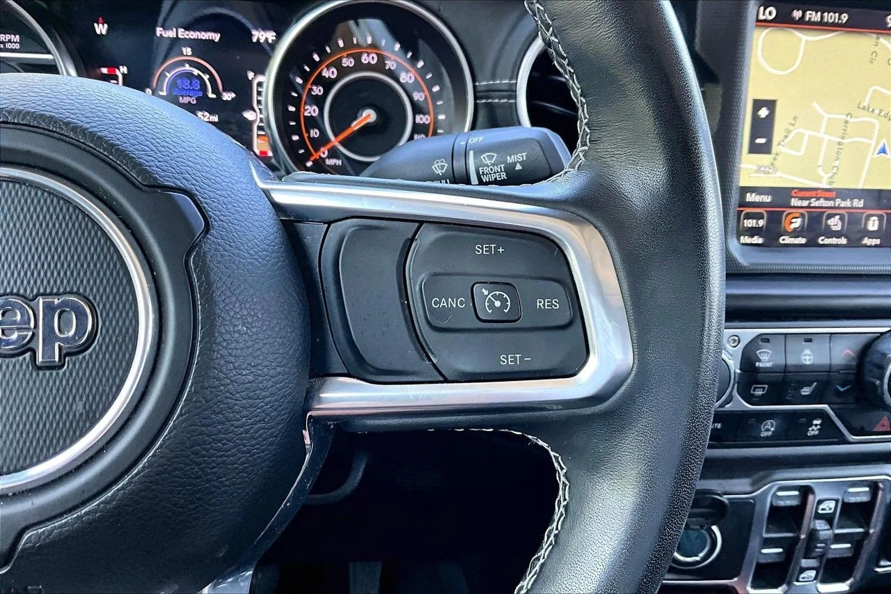 Used 2022 Green Jeep Overland image 29