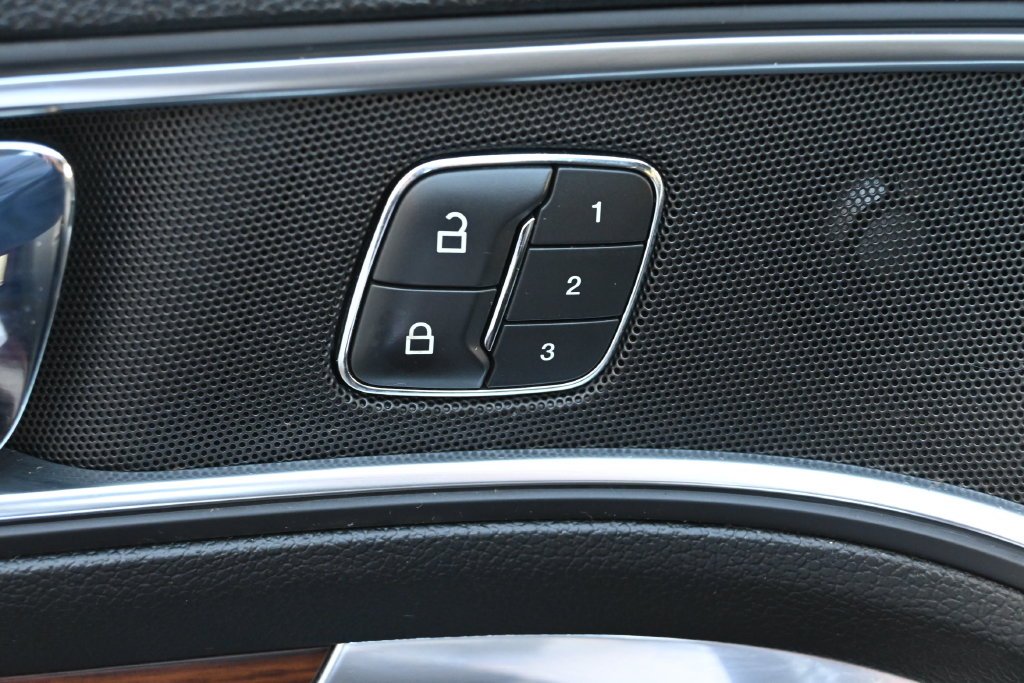 Used 2019 Burgundy Ford Limited image 20