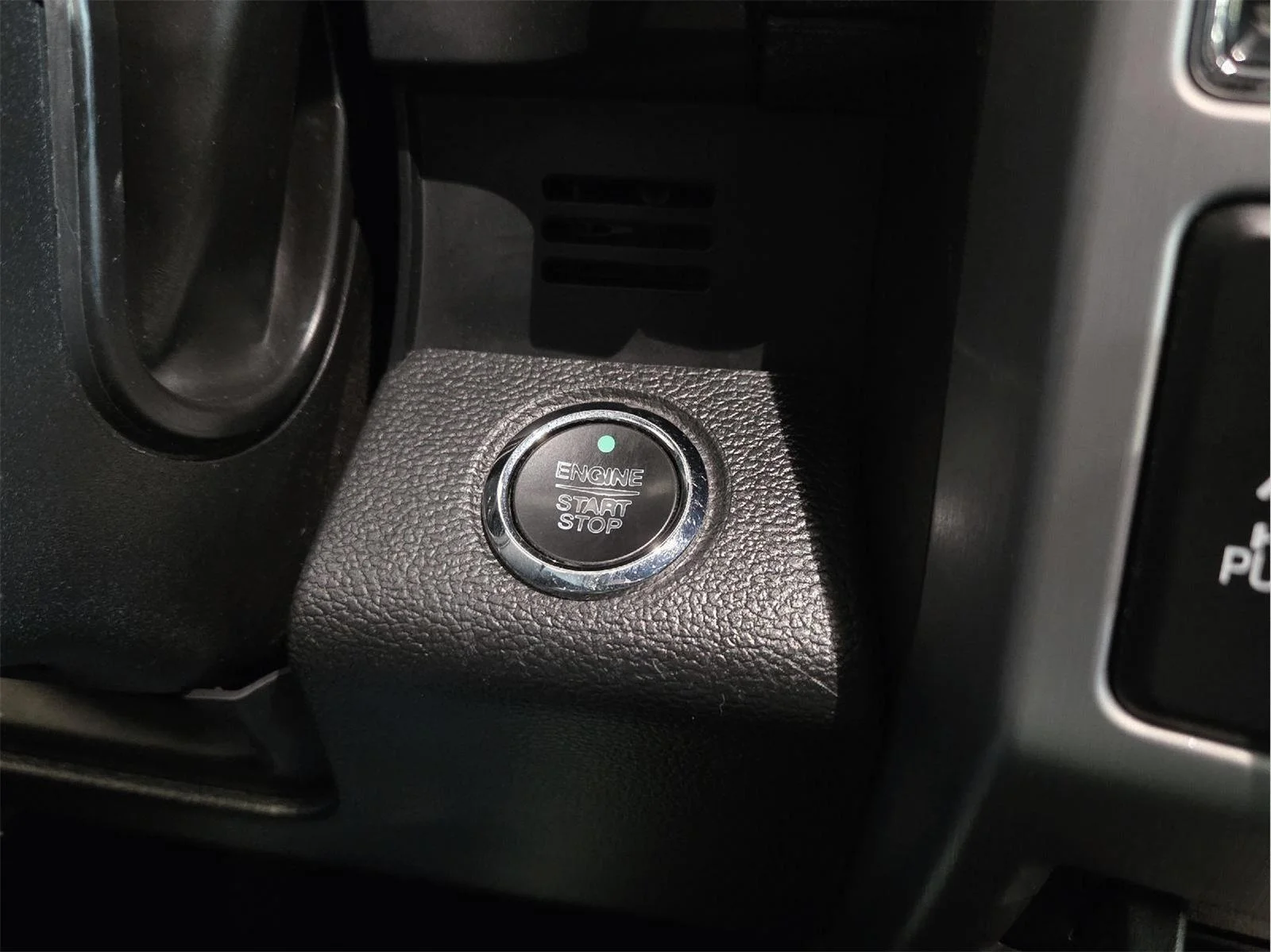 Used 2019 Agate Black Ford Platinum image 24
