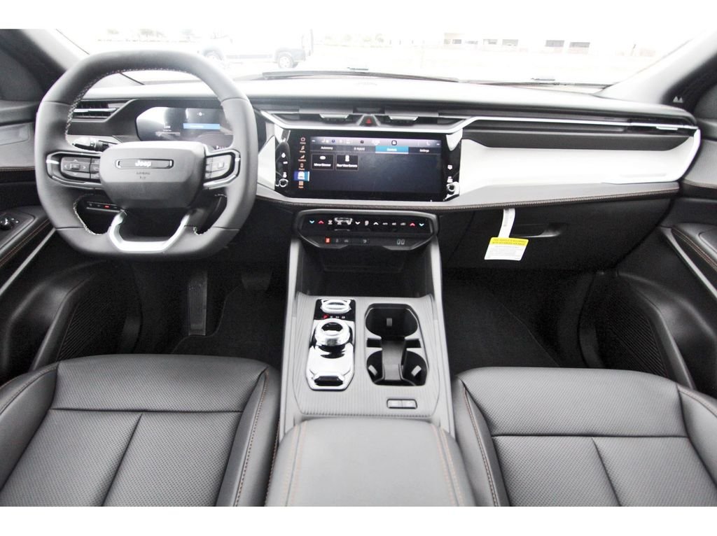 New 2026 Diamond Black Crystal Pearl-Coat Exterior Paint Jeep Limited image 9