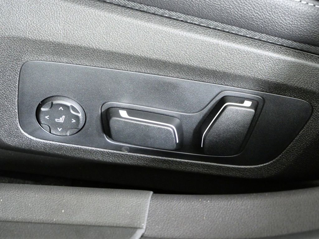 2026 BMW 3 Series 330i - Photo 37
