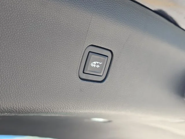 Used 2022 Black Buick Essence image 11