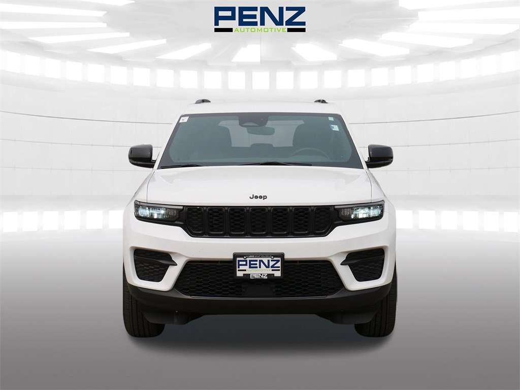 Used 2024 Jeep Grand Cherokee Altitude with VIN 1C4RJHAG1RC108783 for sale in Rochester, Minnesota