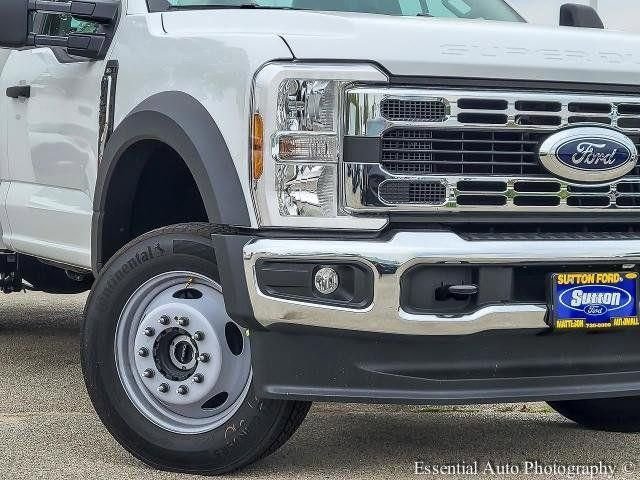 New 2025 Oxford White Ford F-450® XL image 29