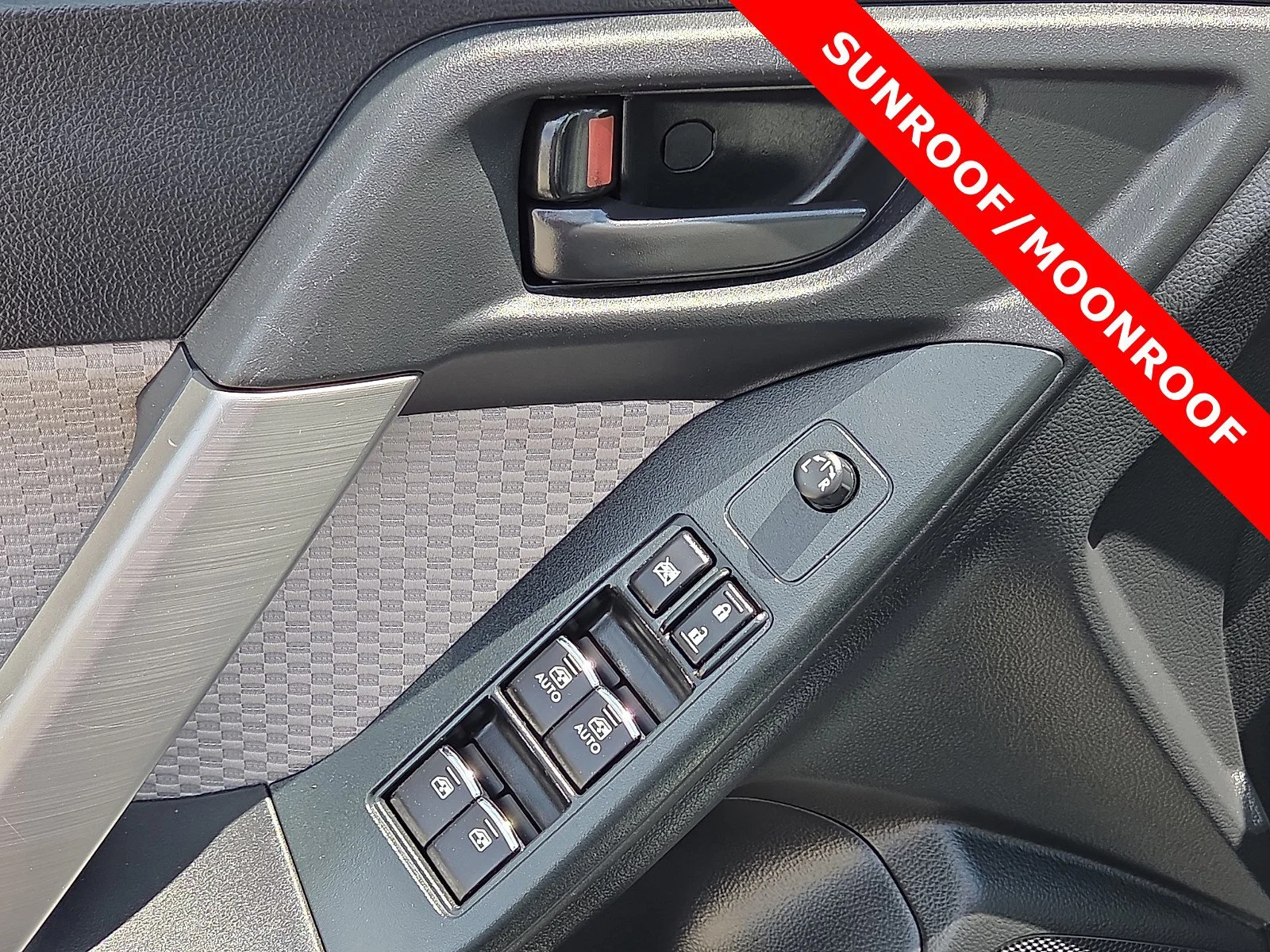 Used 2018 Ice Silver Metallic Subaru Premium image 13