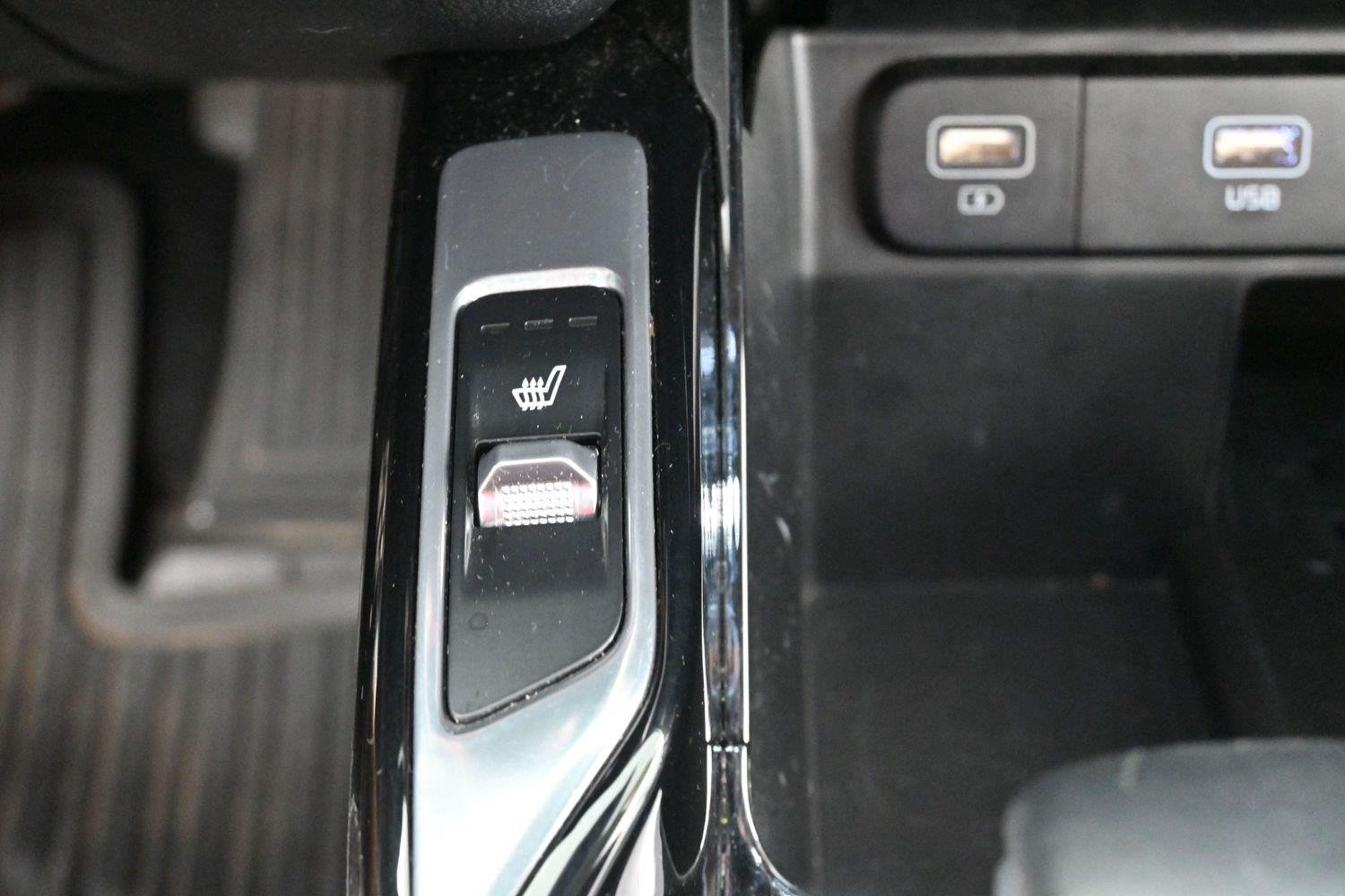 Used 2021 Glacial White Pearl Kia SX image 25