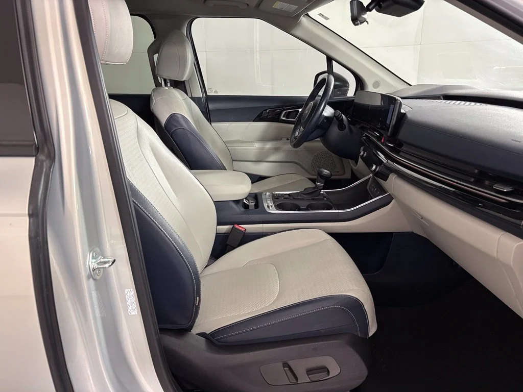 Used 2025 White Kia SX Prestige image 48