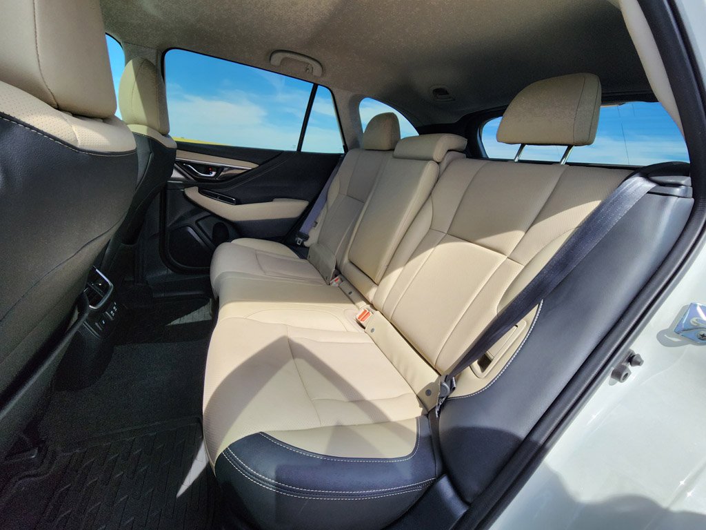 Used 2021 Crystal White Pearl Subaru Limited image 15
