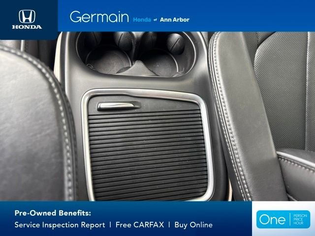 Used 2019 Brilliant Black Crystal Pearlcoat Chrysler Limited image 40