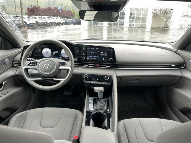 Used 2022 Fluid Metal Hyundai SEL image 11