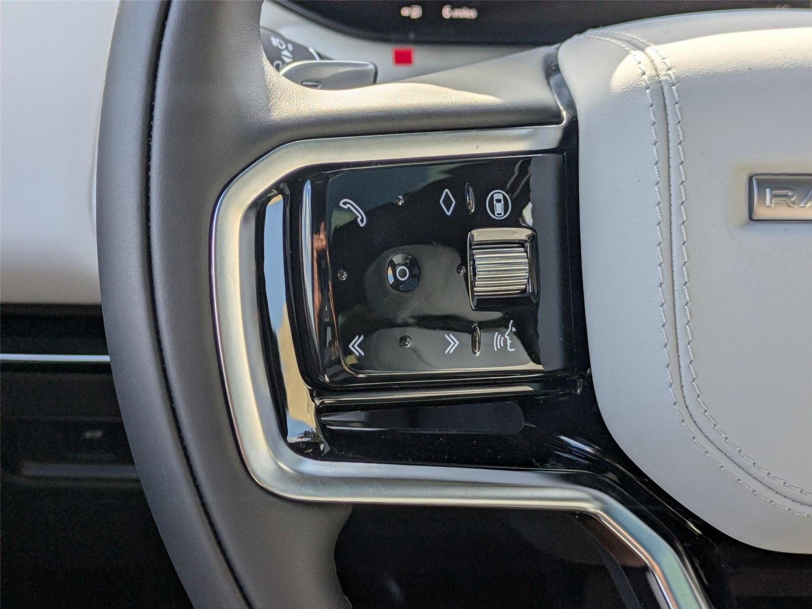 New 2026 Fuji White Land Rover SE image 17