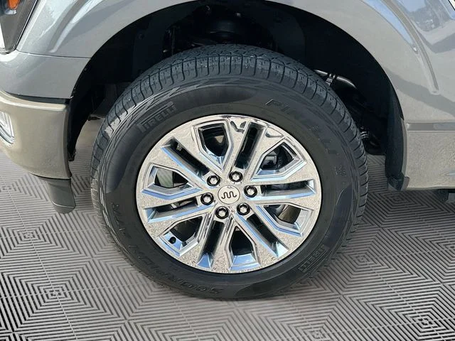 Used 2025 Gray Ford King Ranch image 31