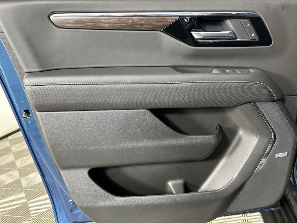 Used 2025 Blue Chevrolet Premier image 17