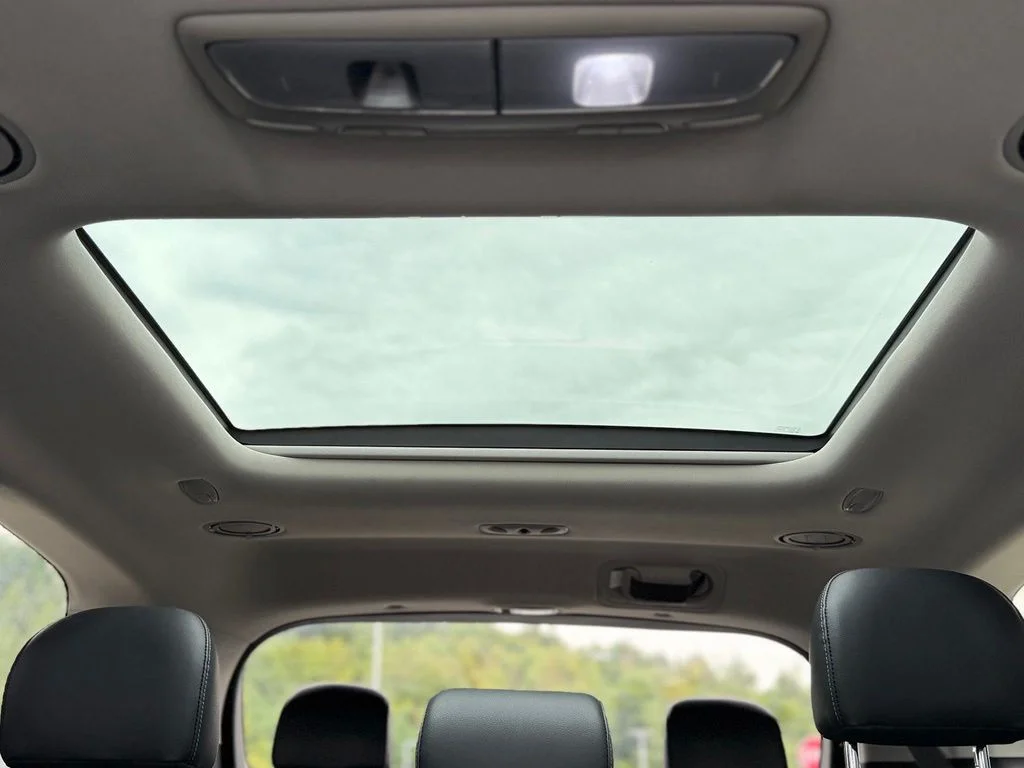 Used 2022 White Kia SX image 25