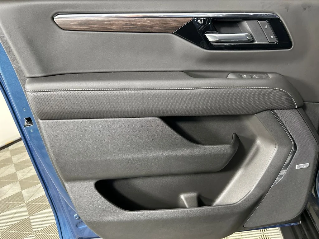 Used 2025 Blue Chevrolet Premier image 17