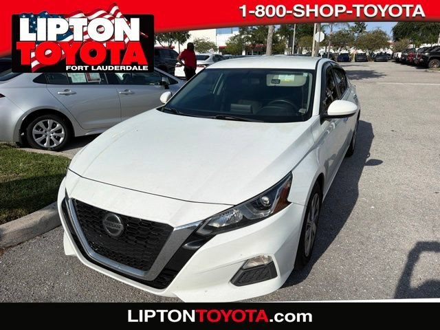 Used 2020 Glacier White Nissan 2.5 S image 1
