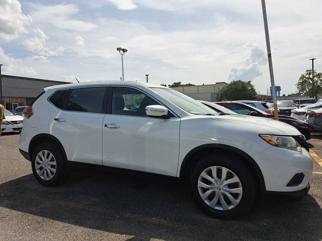 Used 2015 White Nissan S image 2