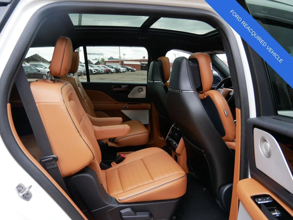 Used 2025 White Lincoln Black Label image 9