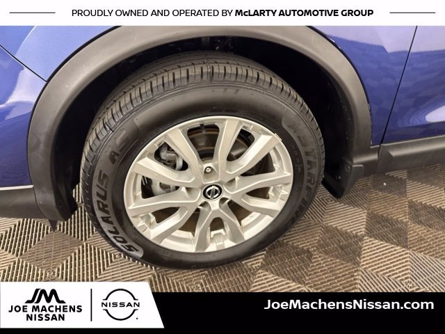 Used 2022 Blue Nissan SV image 34