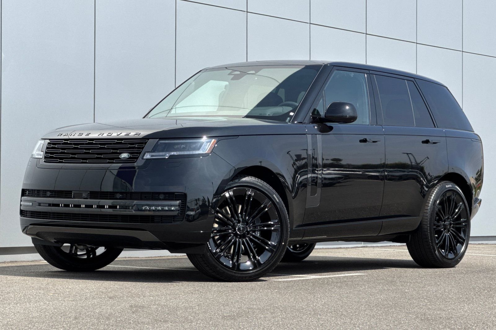 New 2026 Santorini Black Land Rover SE image 1