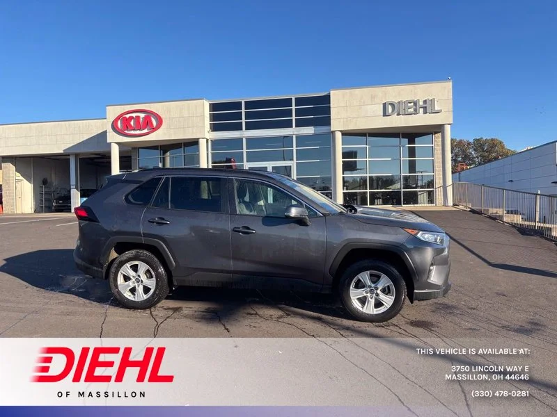 Used 2019 Gray Toyota XLE image 1