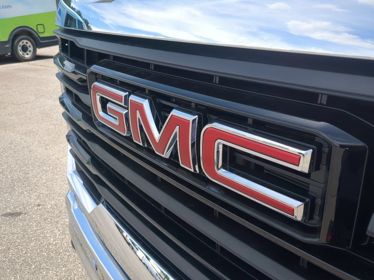 New 2026 Summit White GMC Pro image 29