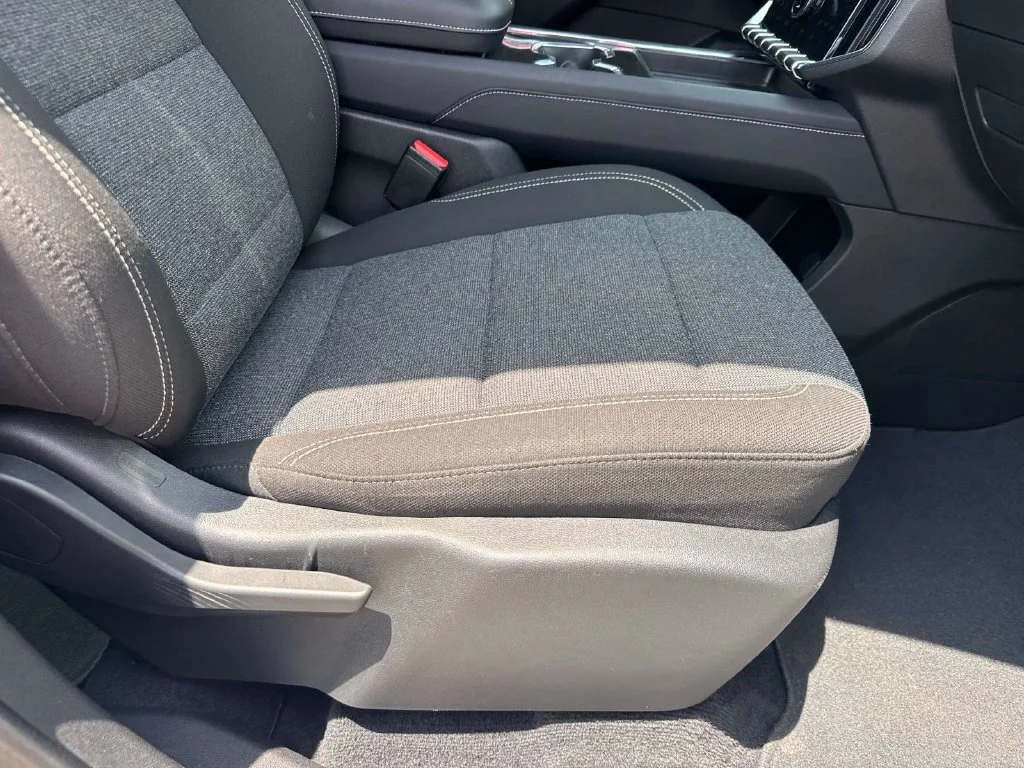 Used 2025 White GMC Elevation image 18