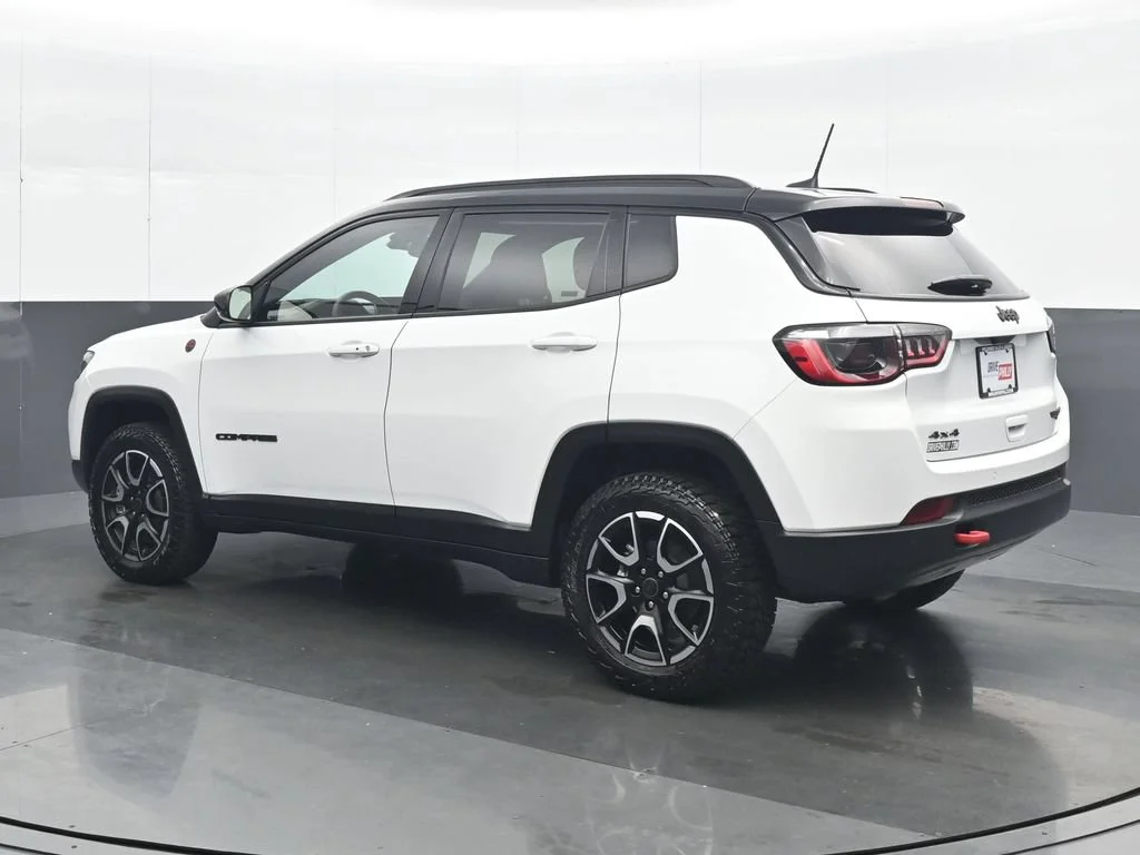 Used 2026 White Jeep Trailhawk image 4