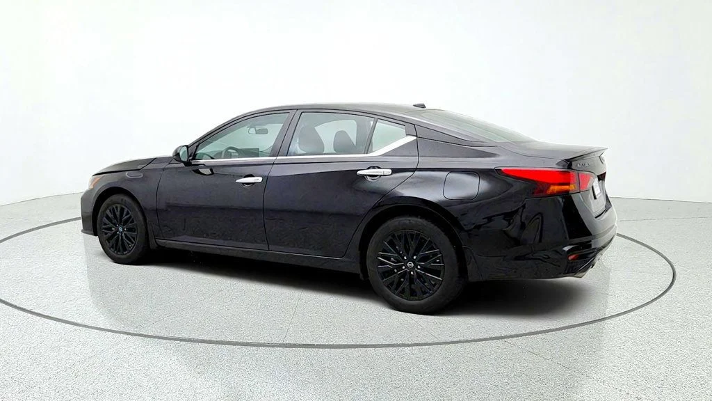 Used 2025 Super Black Nissan SV AWD w/ Special Edition Package image 7