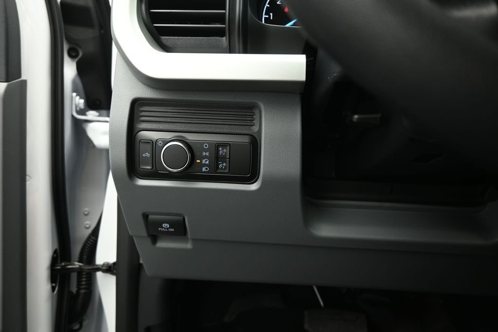 New 2026 Oxford White Ford XL image 9