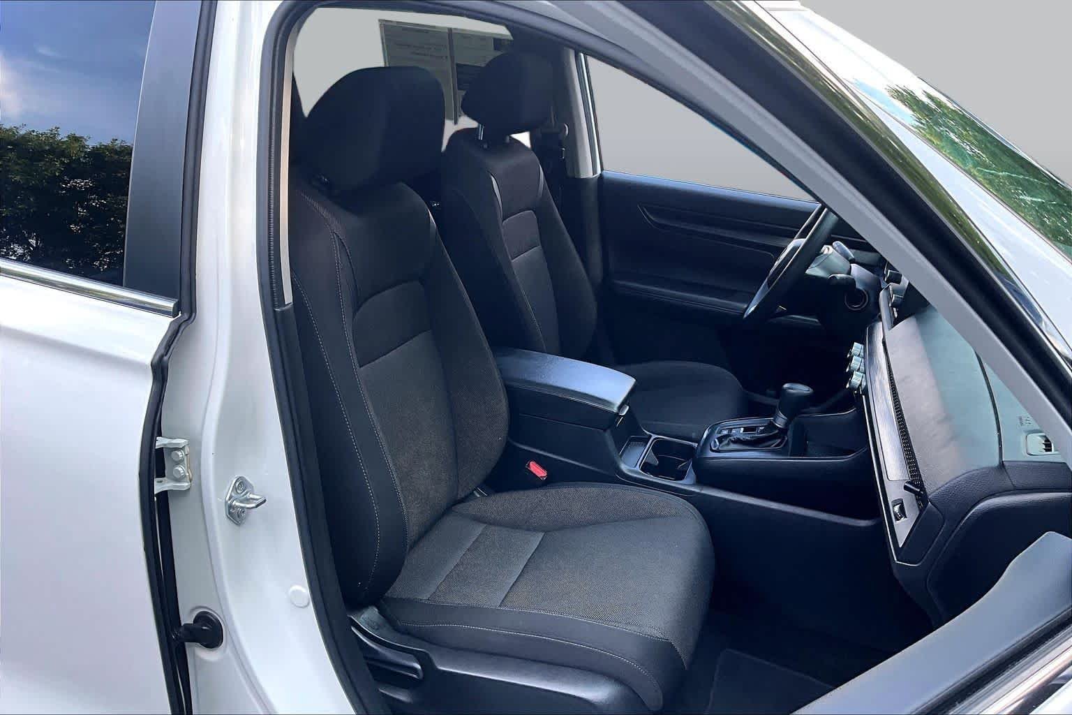 Used 2025 Platinum White Pearl Honda EX image 8