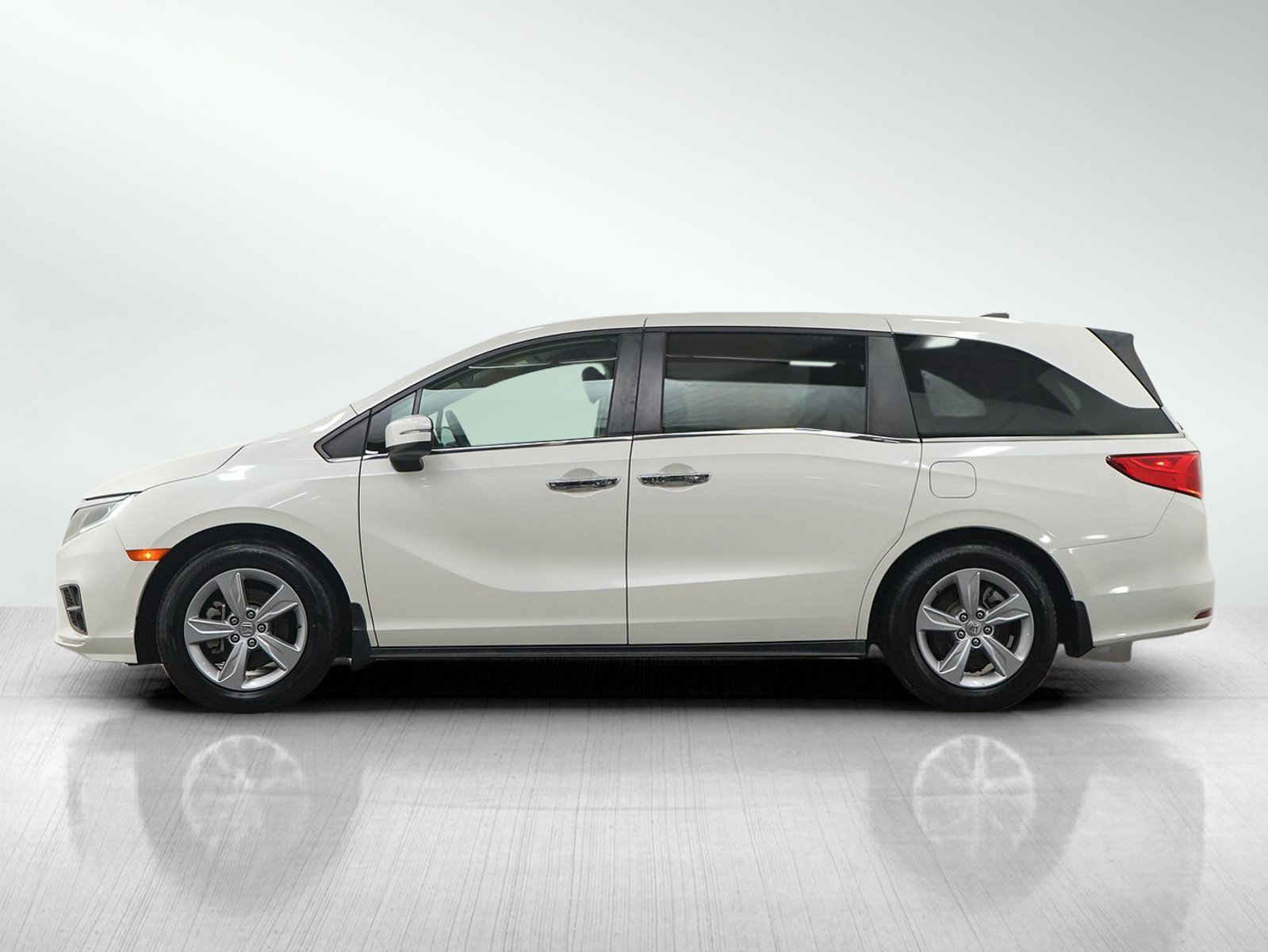 Used 2018 Honda Odyssey EX with VIN 5FNRL6H52JB109984 for sale in Burnsville, Minnesota
