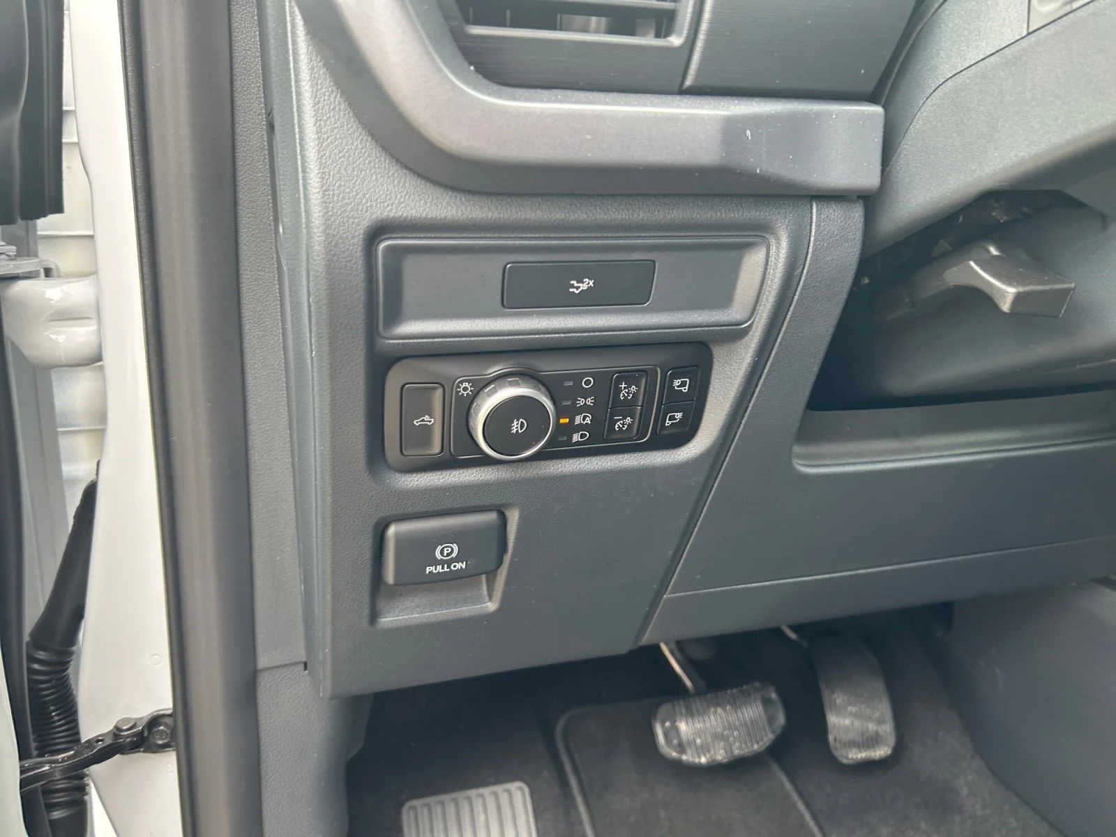 New 2026 Oxford White Ford XLT image 16