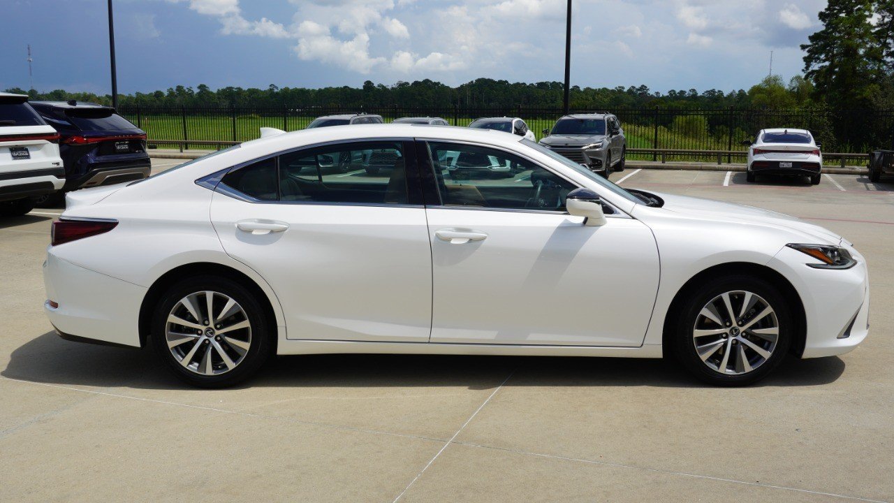 Certified Used 2021 White Lexus ES 350 image 4