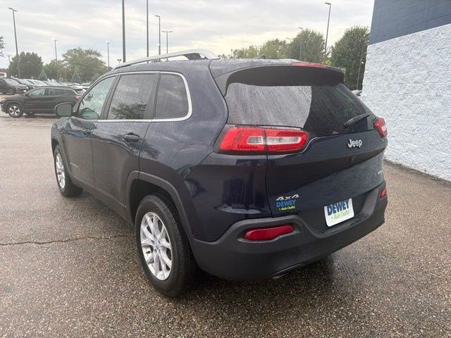 Used 2015 True Blue Pearlcoat Jeep Latitude image 3