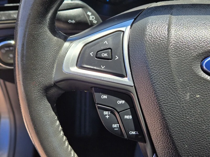 Used 2015 Gray Ford SE image 18