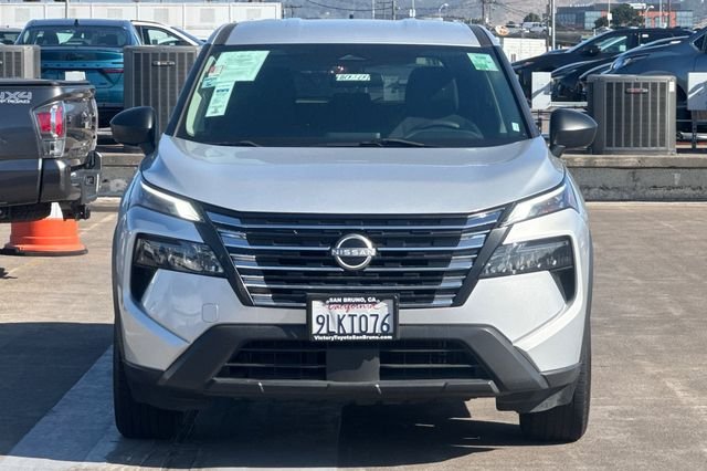 Used 2024 Silver Nissan S image 9