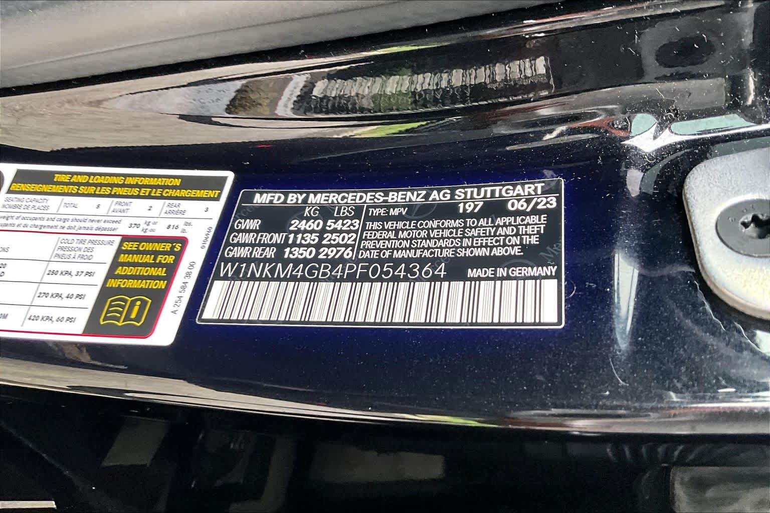 Used 2023 Obsidian Black Metallic Mercedes-Benz GLC 300 image 35