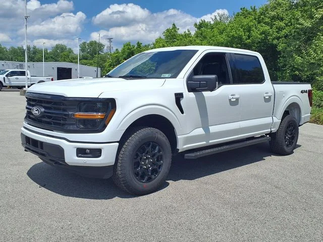 New 2026 Oxford White Ford XLT image 2