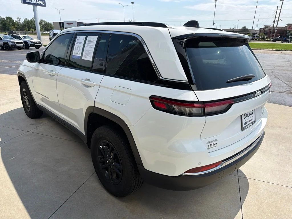 Used 2025 White Jeep Laredo image 4
