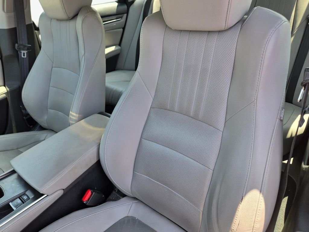 Used 2020 Silver Honda EX-L image 16